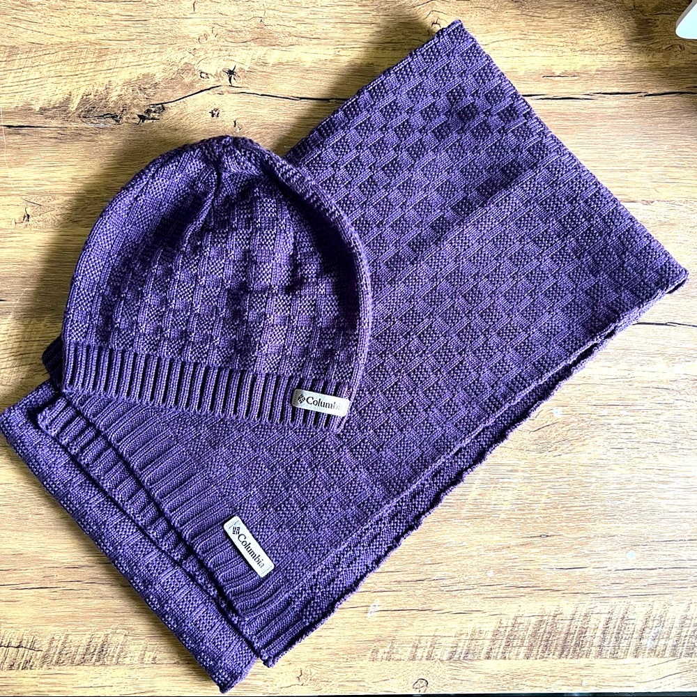 Columbia knit beanie and scarf set